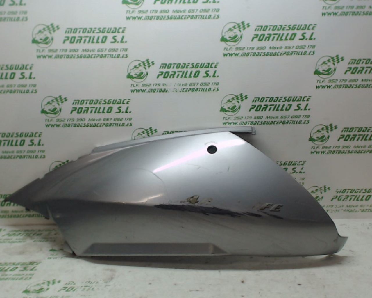 Carcasa lateral trasera izquierda Aprilia Arrecife 125 (2004-2006)