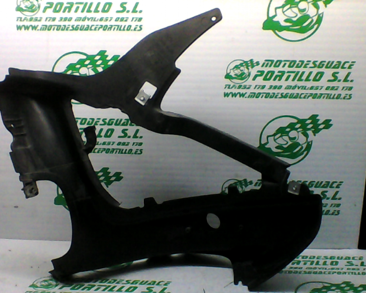 Carcasa bajo asiento derecho Aprilia COMPAY 125 (2008-2010)