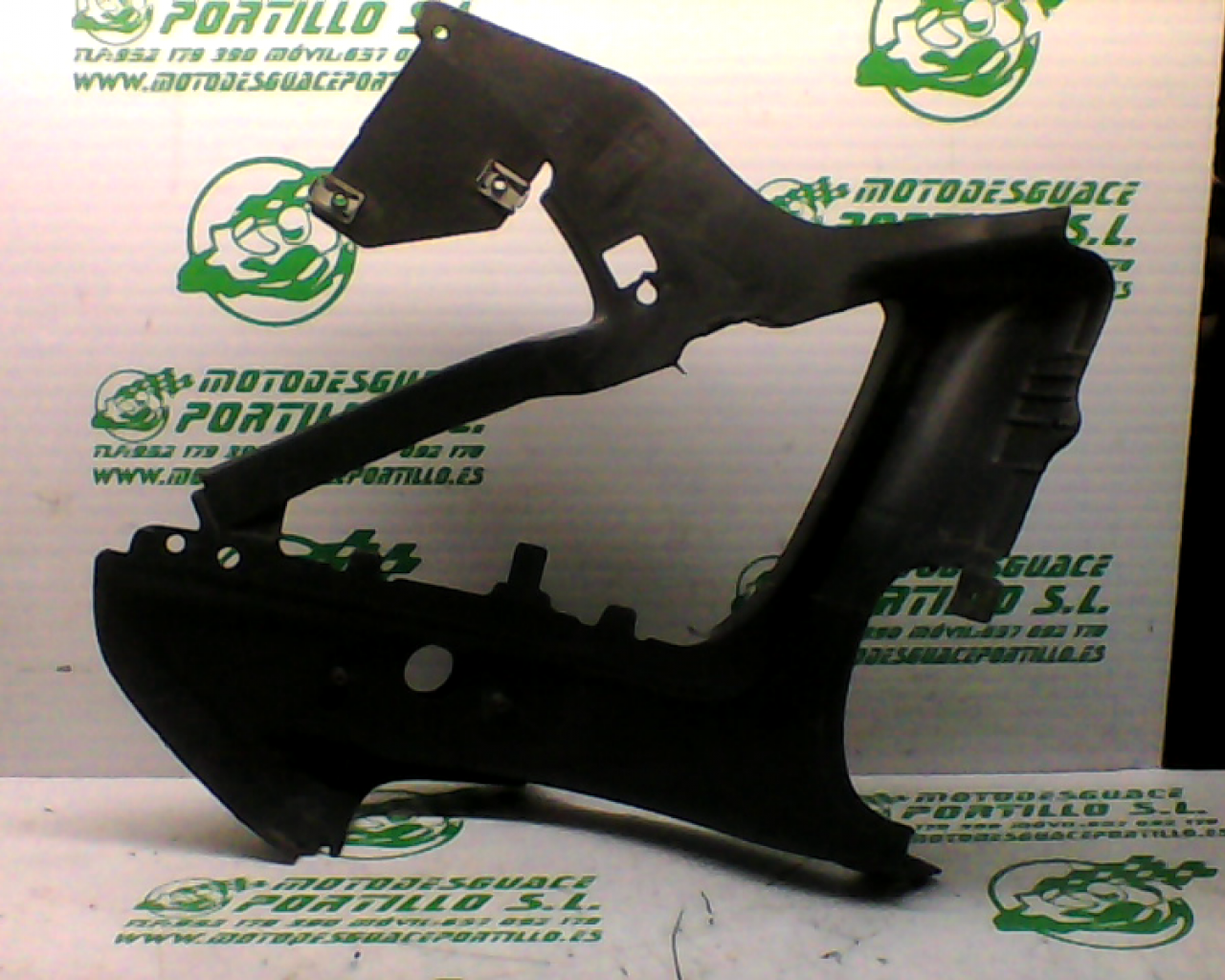 Carcasa bajo asiento izquierdo Aprilia COMPAY 125 (2008-2010)