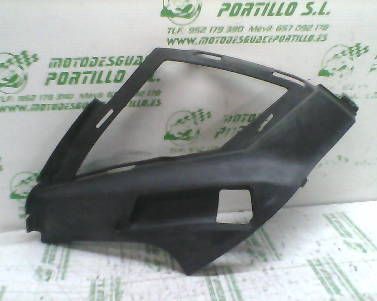 Carcasa bajo asiento derecho Aprilia Sport city 250 inyeccion 09-10 (2008-2010)