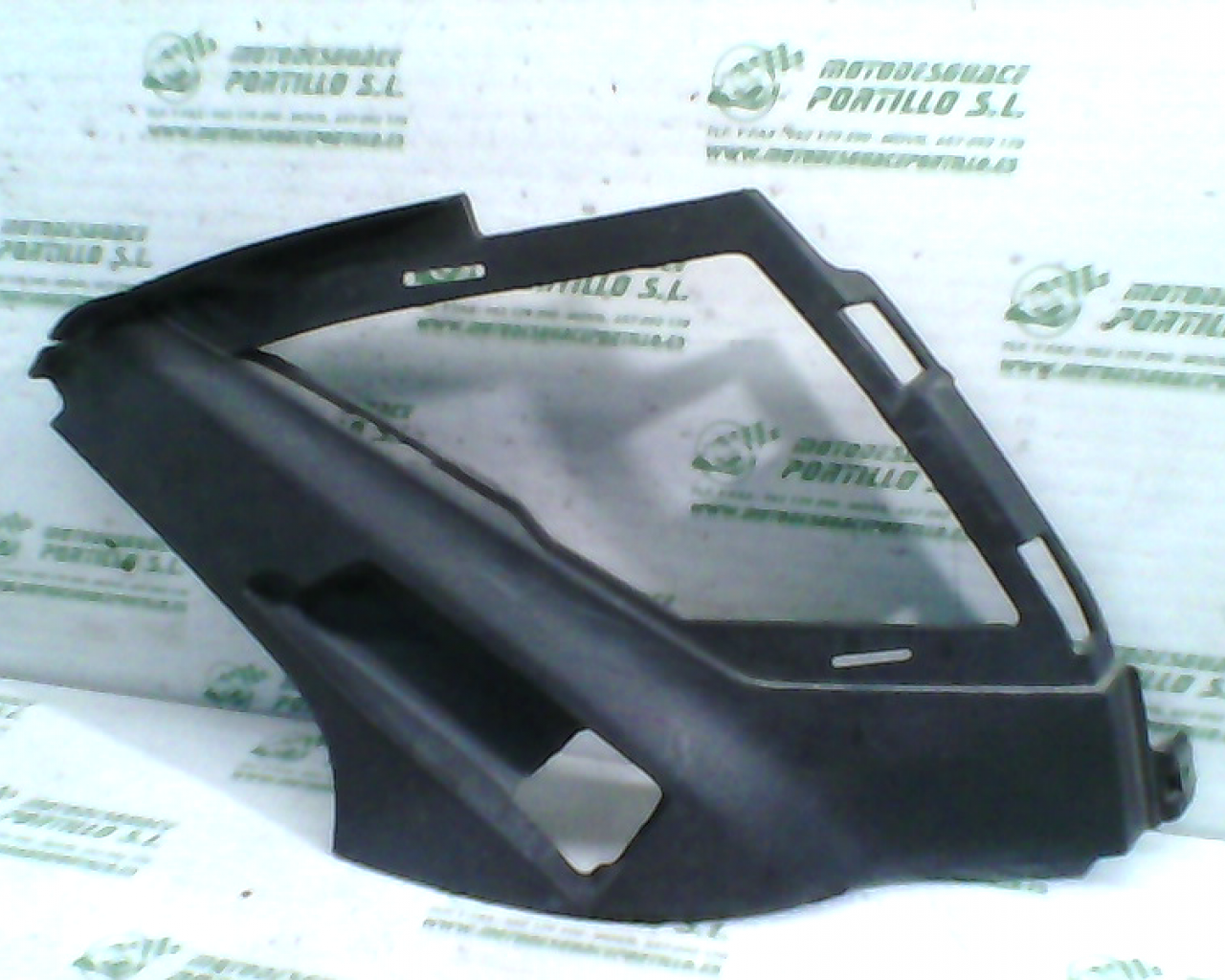 Carcasa bajo asiento derecho Aprilia Sport city 250 inyeccion 09-10 (2008-2010)