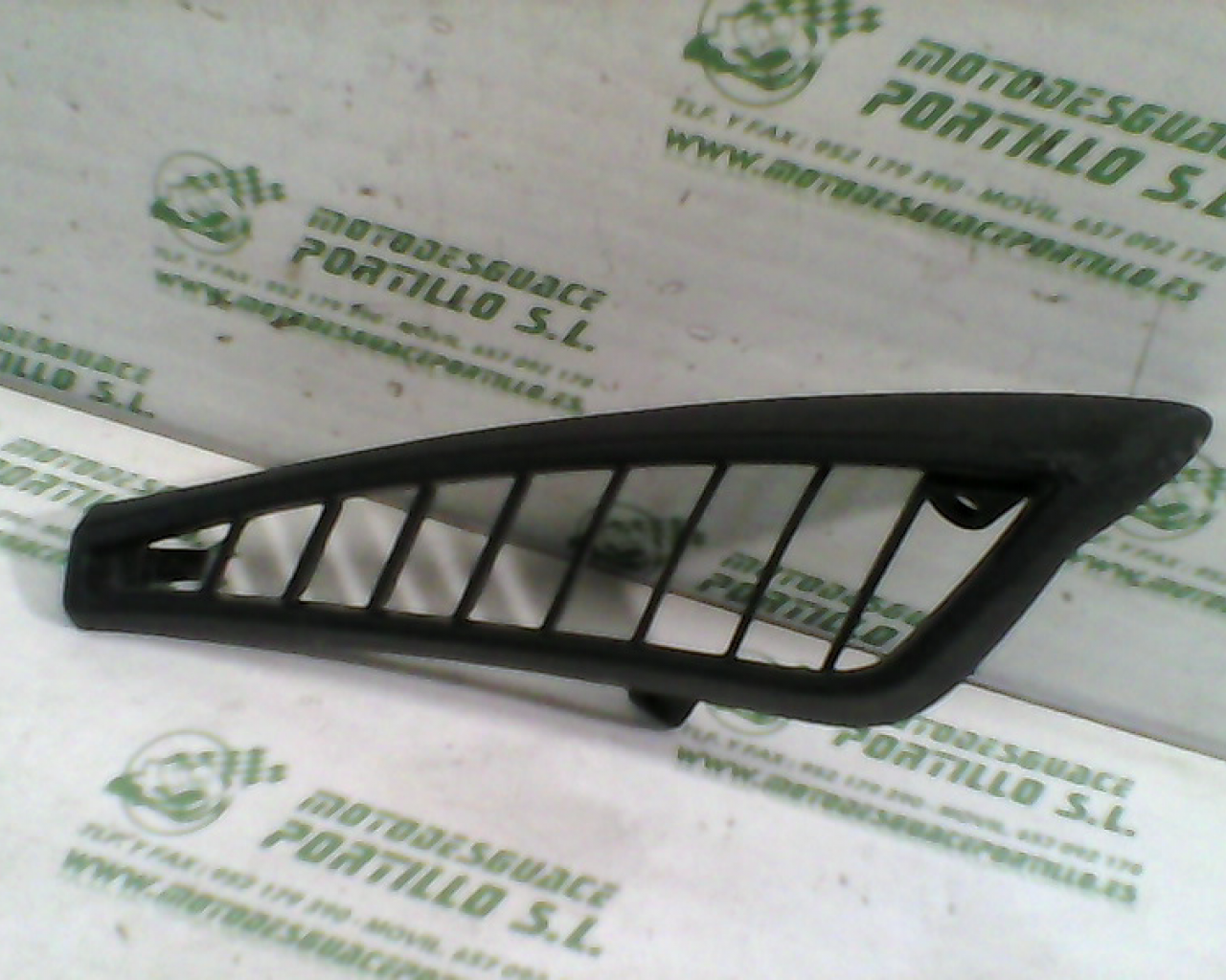 Embellecedor lateral izquierdo Aprilia Sport city 250 inyeccion 09-10 (2008-2010)