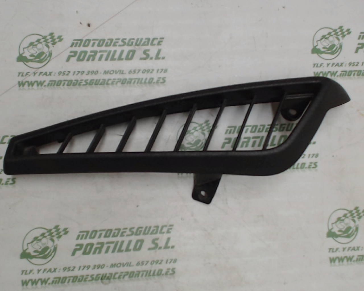 Entrada de aire lateral derecha Aprilia Sport city 250 inyeccion 09-10 (2008-2010)