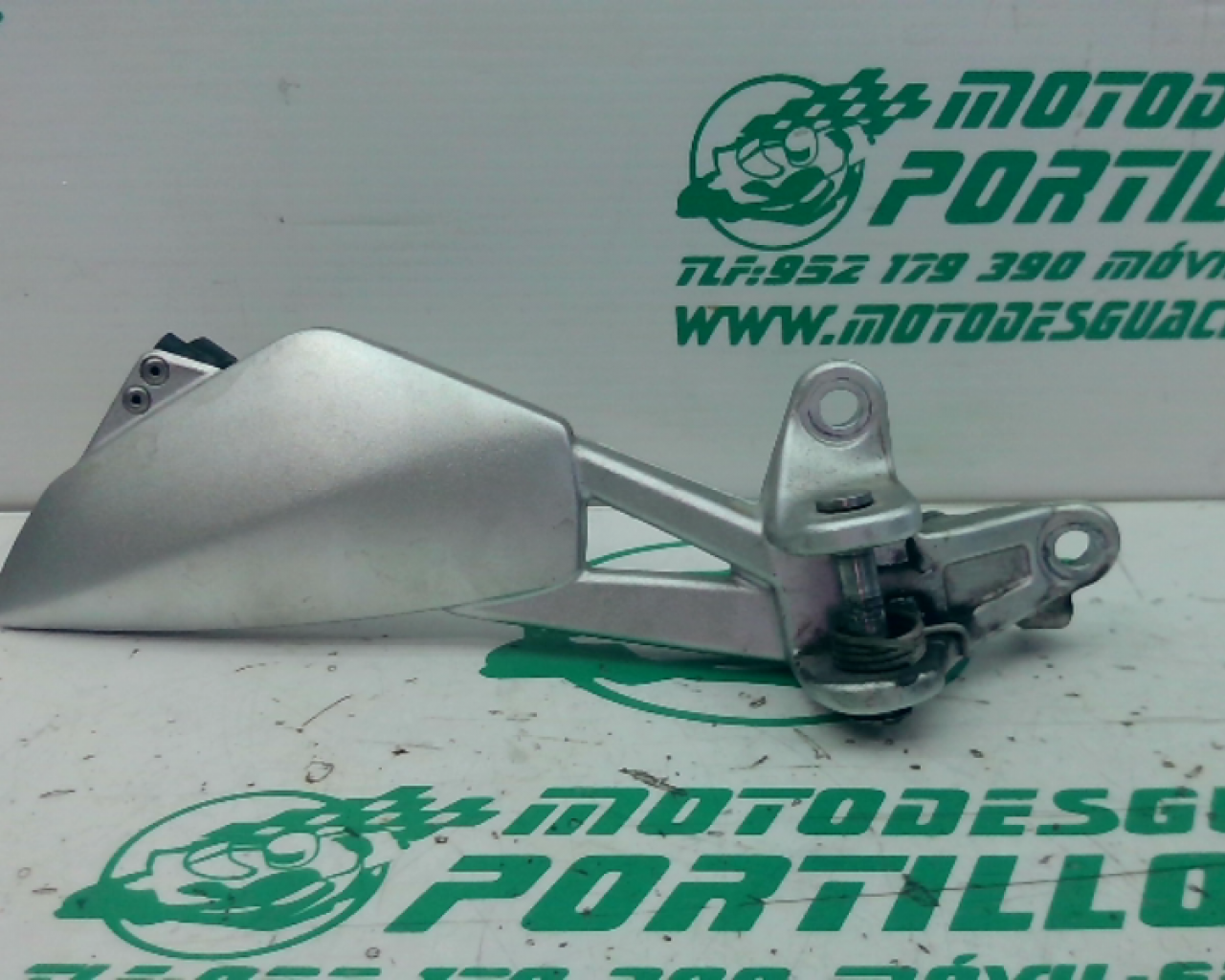 Estribera delantera derecha BMW K1200R (2006-2007)