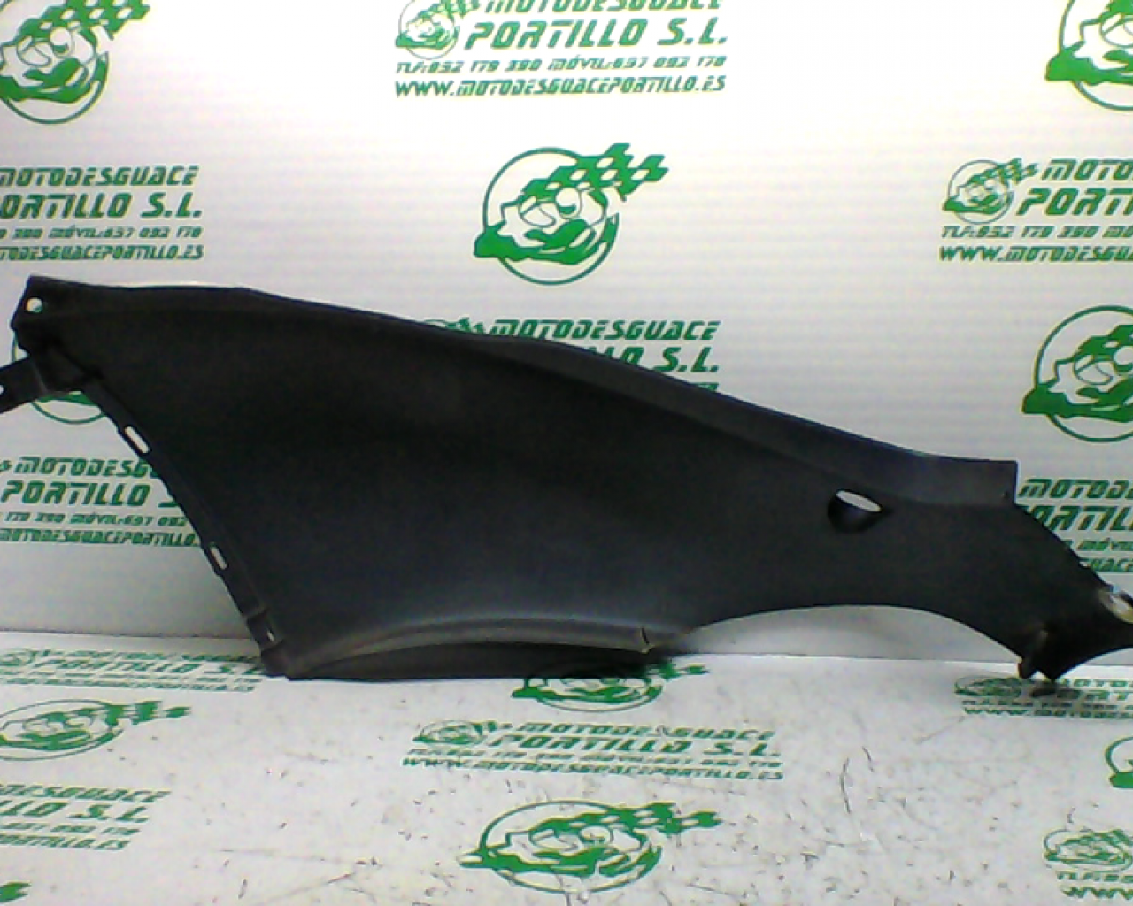 Carcasa lateral trasera derecha Honda ARROBA 125 (2000-2003)