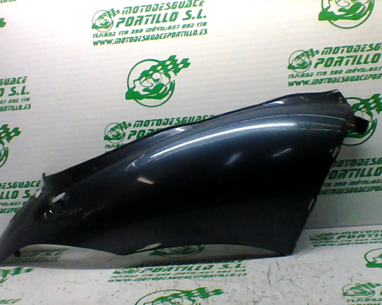 Carcasa lateral trasera derecha Honda ARROBA 125 (2000-2003)