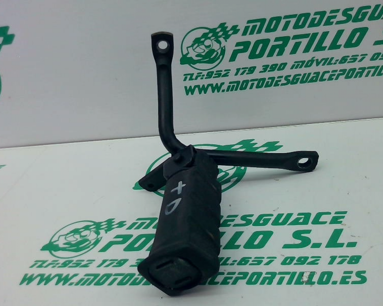 Estribera trasera derecha con reposapies Honda ARROBA 125 (2000-2003)