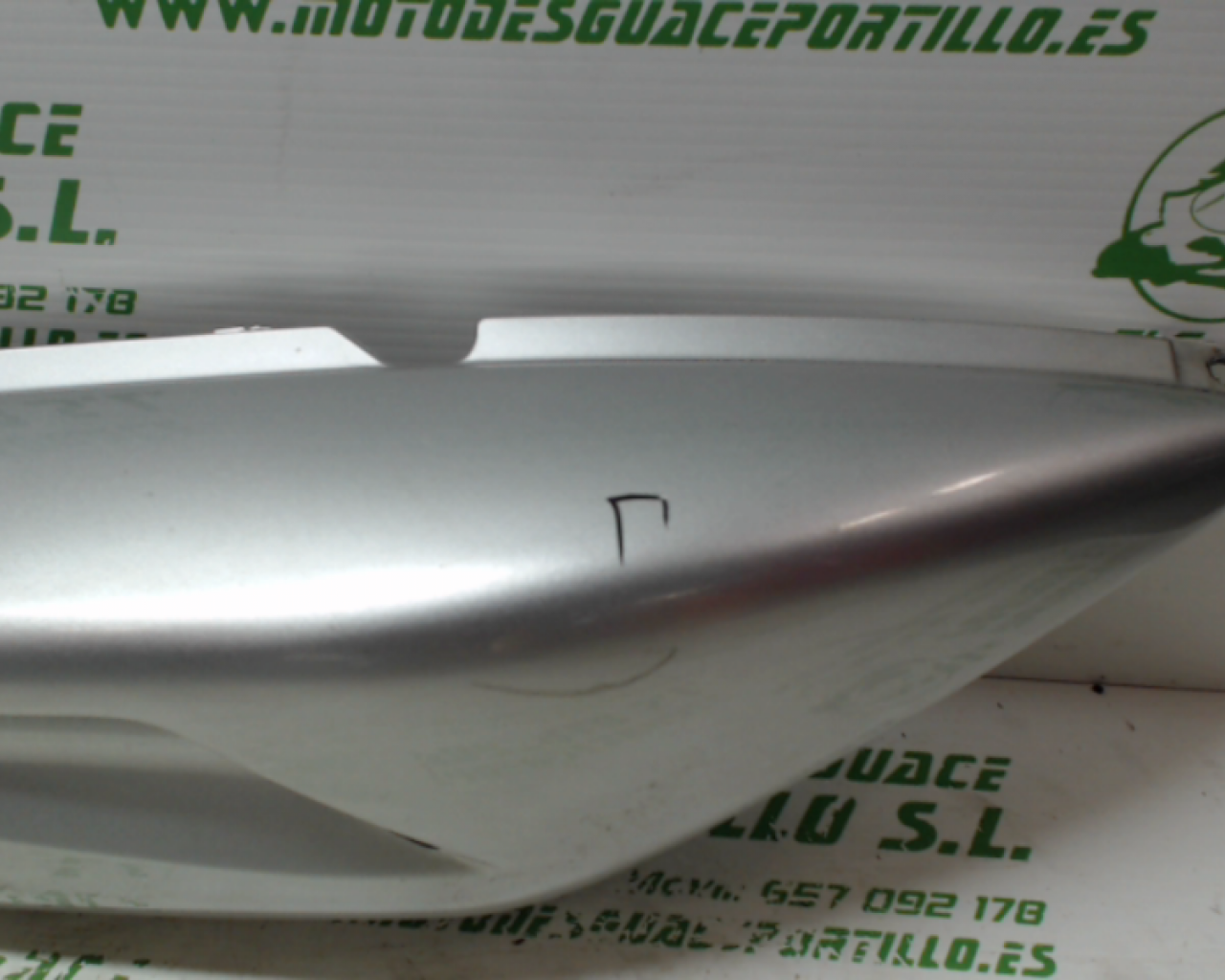 Carcasa lateral trasera derecha Honda CBF 250 (2004-2007)