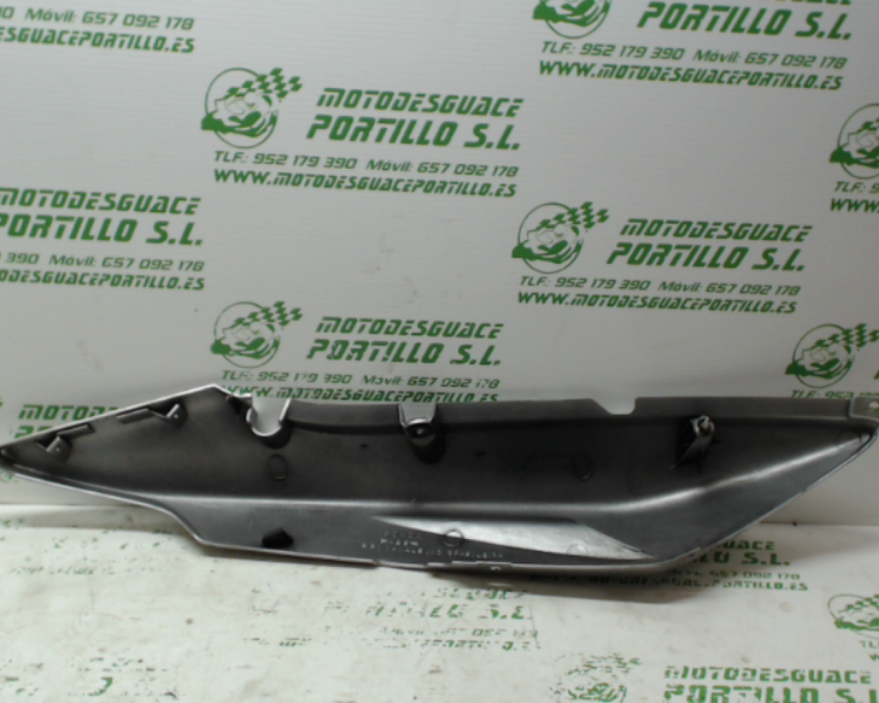 Carcasa lateral trasera izquierda Honda CBF 250 (2004-2007)