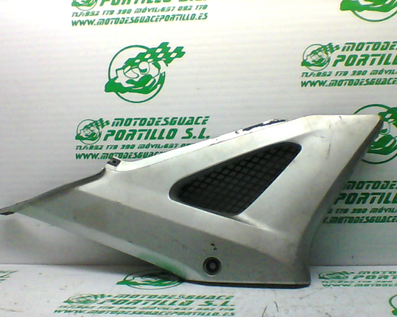 Carcasa bajo asiento derecho Honda CBF 250 (2004-2007)