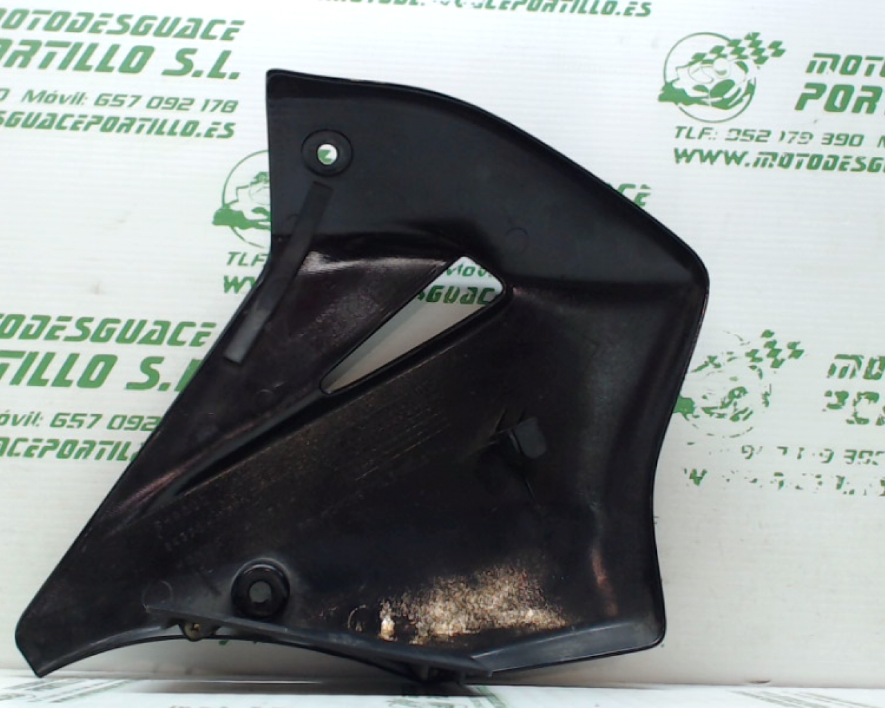 Carcasa delantera izquierda Honda CBF 250 (2004-2007)