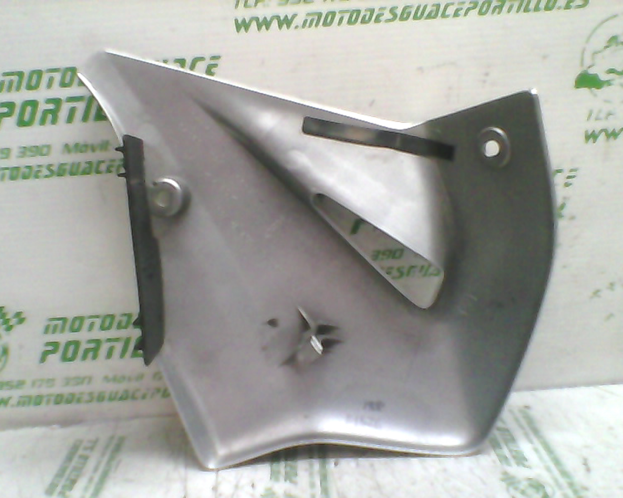 Carcasa delantera izquierda Honda CBF 250 (2004-2007)