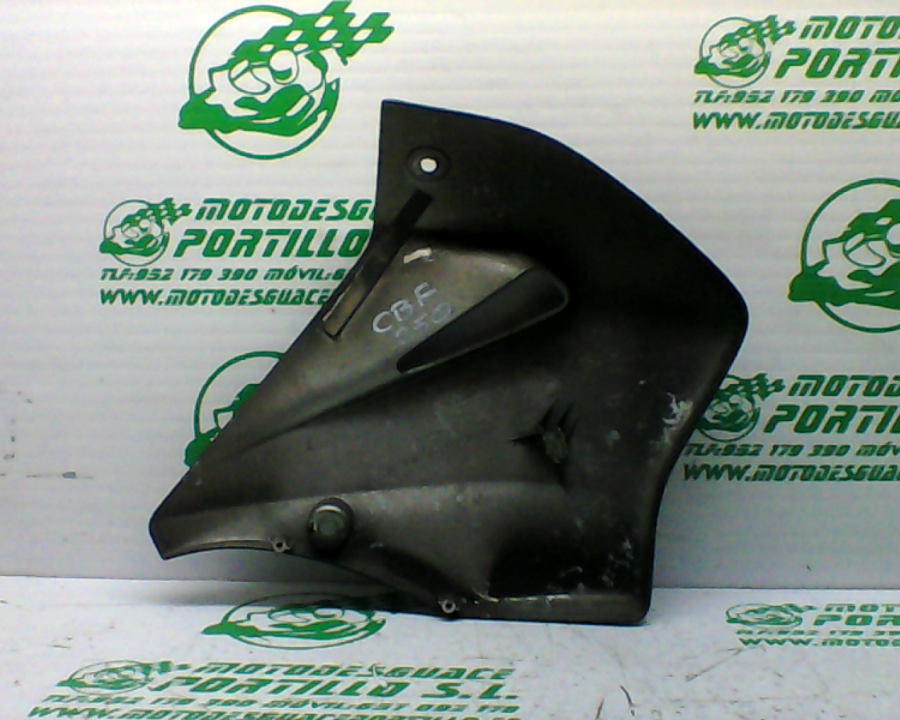 Carcasa delantera izquierda Honda CBF 250 (2004-2007)