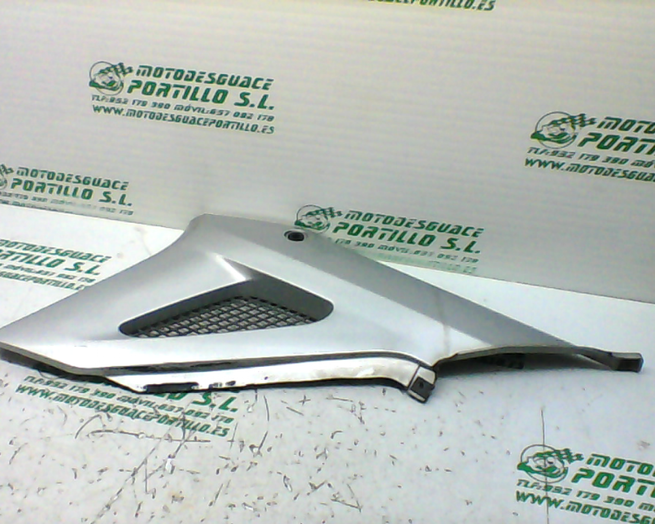 Carcasa lateral derecha Honda CBF 250 (2004-2007)