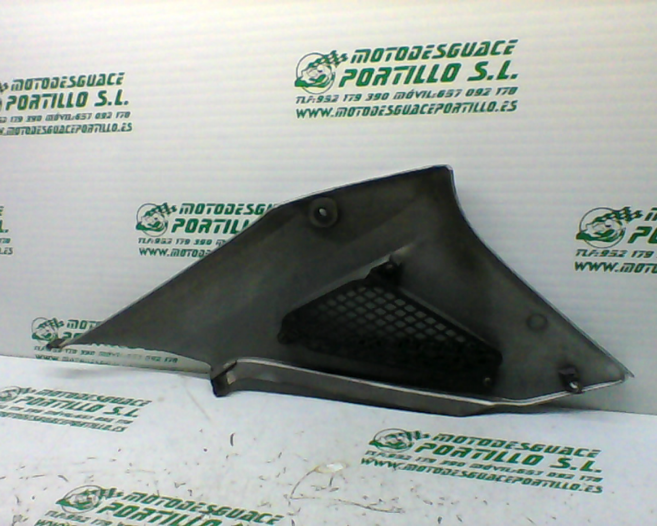 Carcasa lateral derecha Honda CBF 250 (2004-2007)