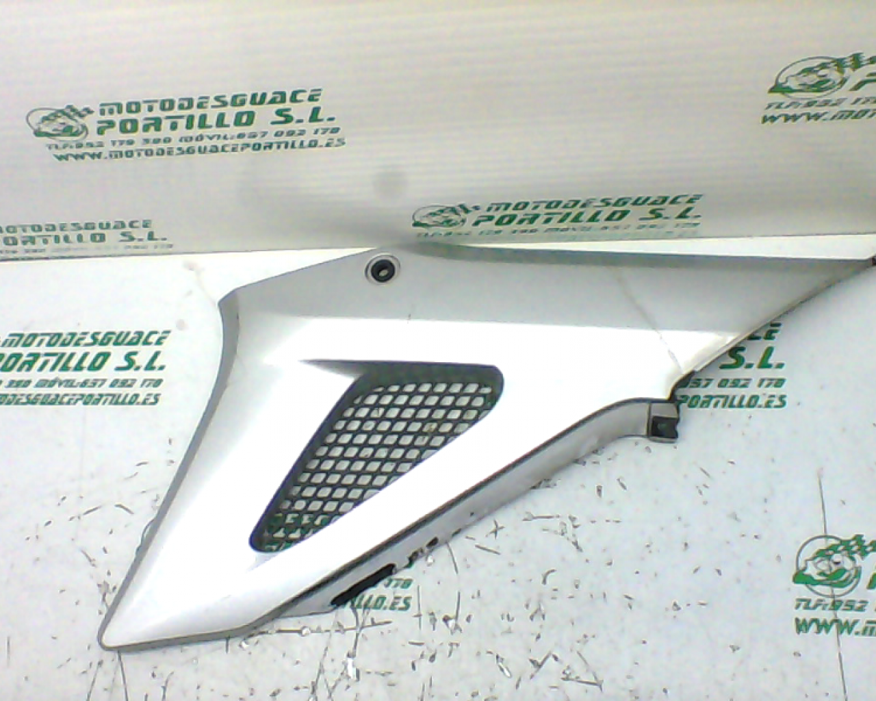 Carcasa lateral derecha Honda CBF 250 (2004-2007)