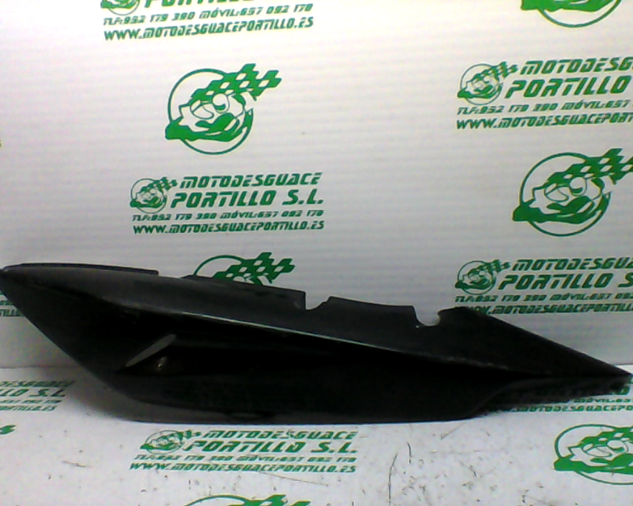 Carcasa lateral trasera derecha Honda CBF 250 (2004-2007)