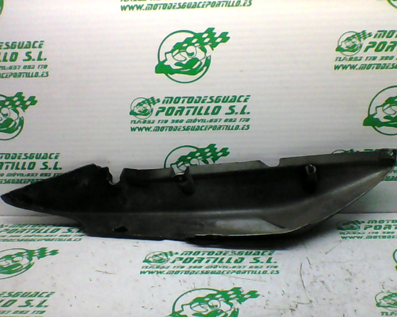 Carcasa lateral trasera derecha Honda CBF 250 (2004-2007)