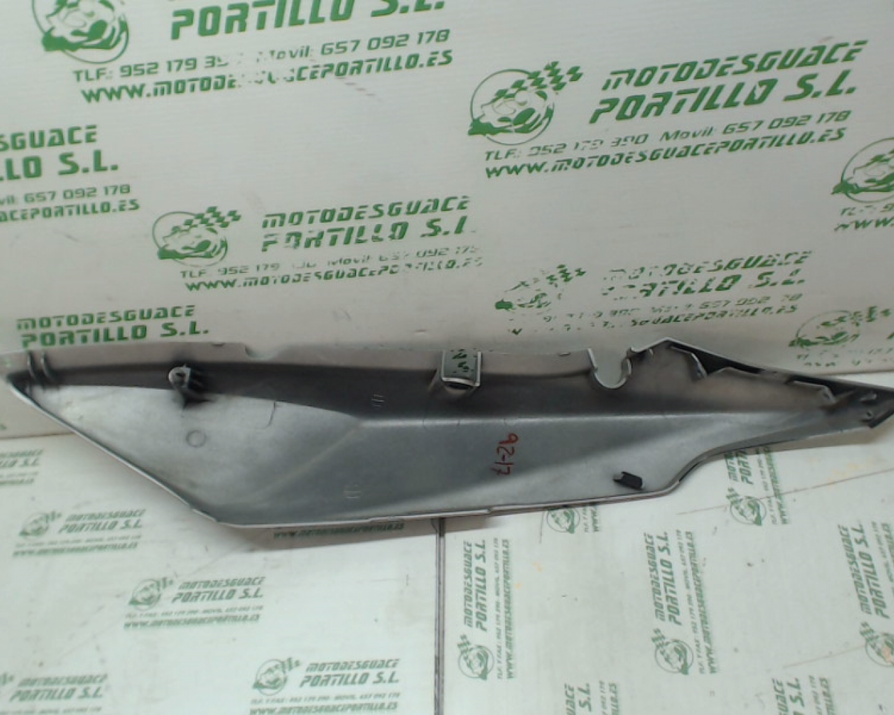 Carcasa lateral trasera derecha Honda CBF 250 (2004-2007)