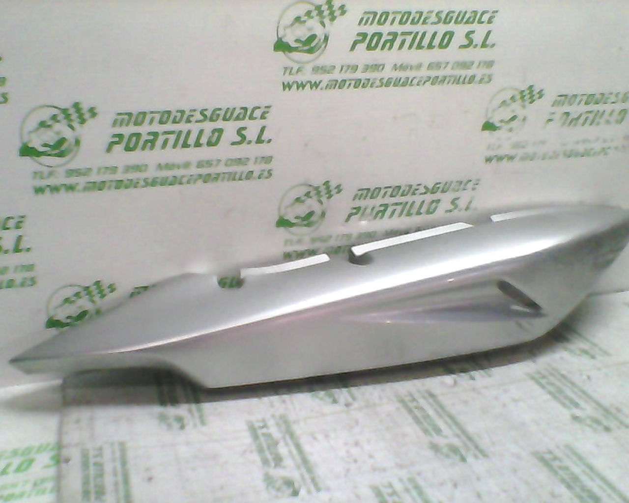 Carcasa lateral trasera derecha Honda CBF 250 (2004-2007)