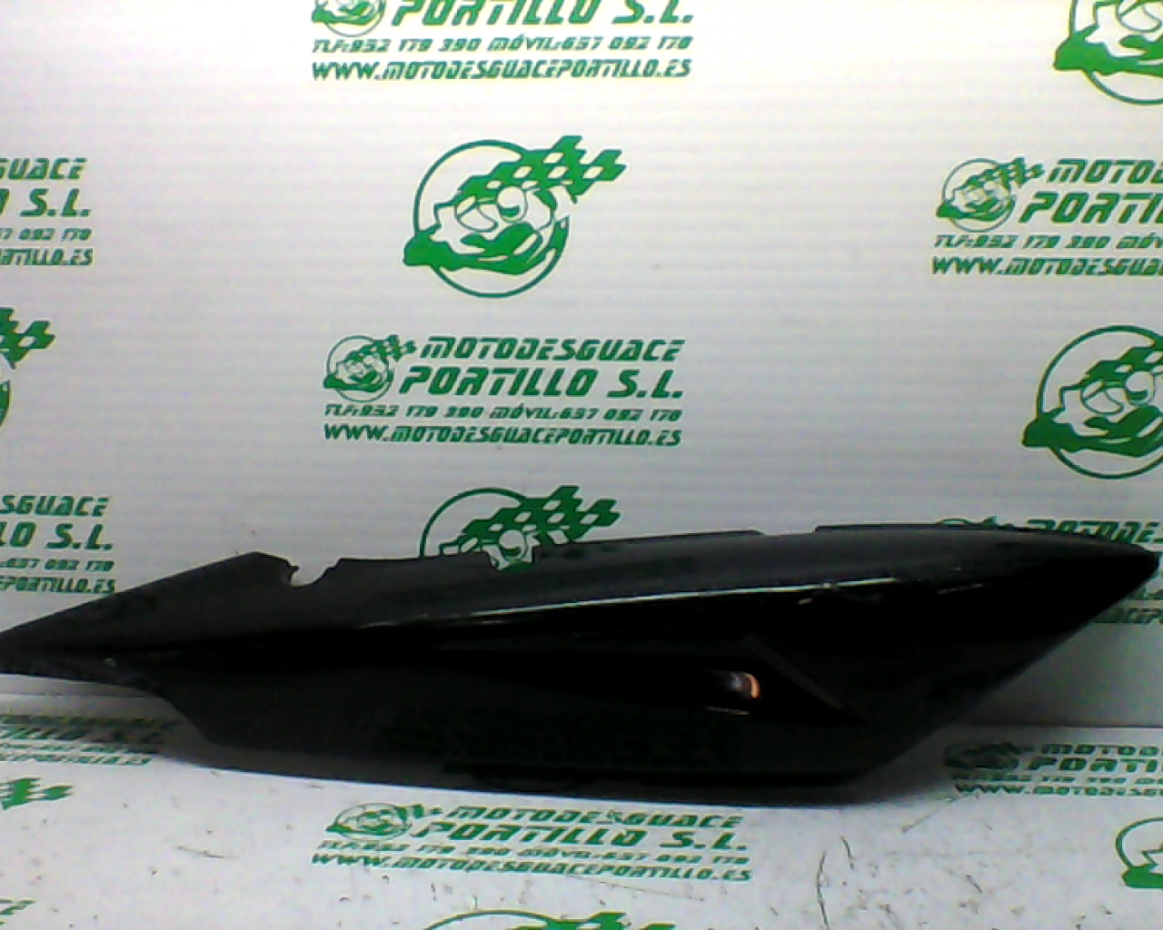 Carcasa lateral trasera derecha Honda CBF 250 (2004-2007)