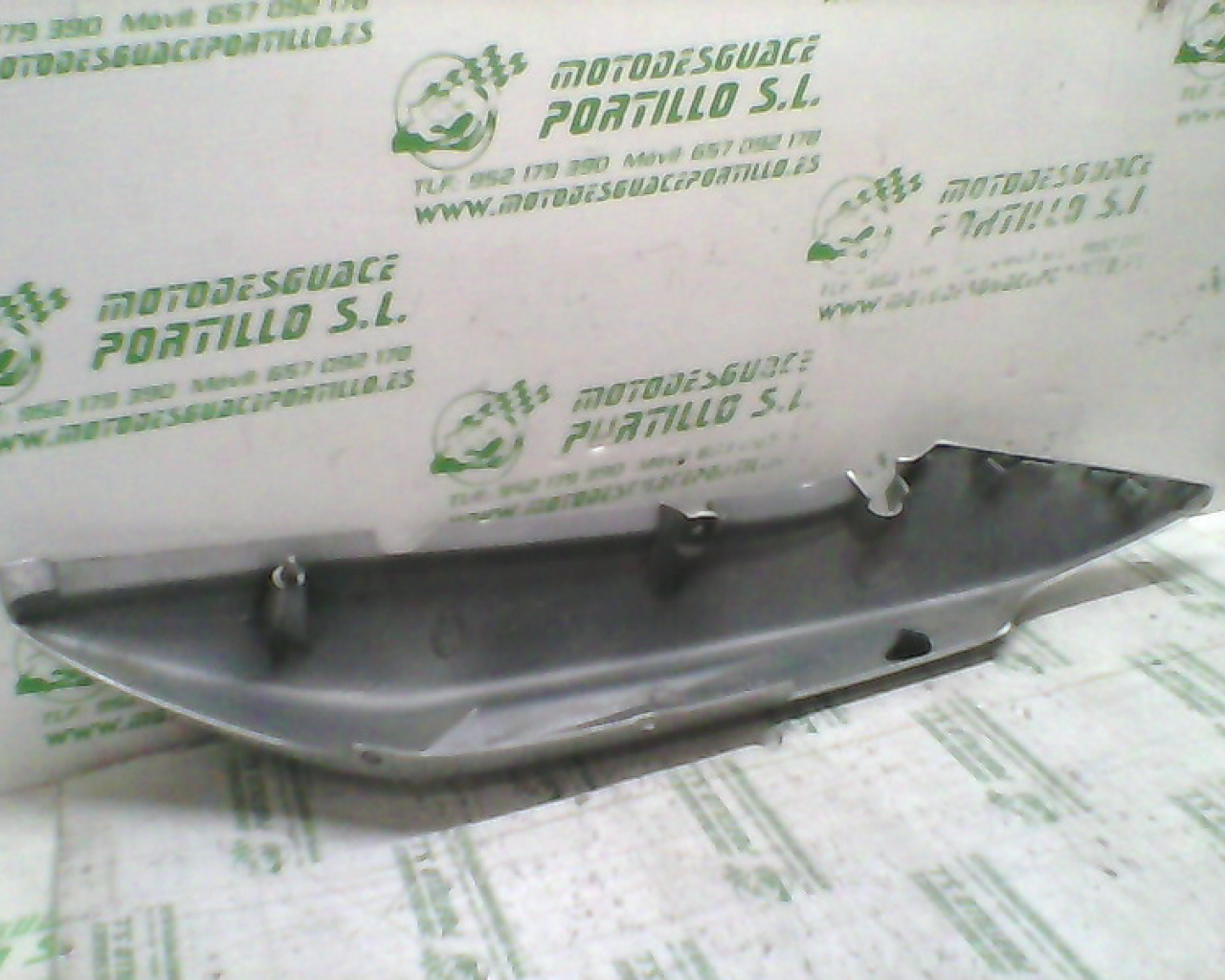 Carcasa lateral trasera derecha Honda CBF 250 (2004-2007)