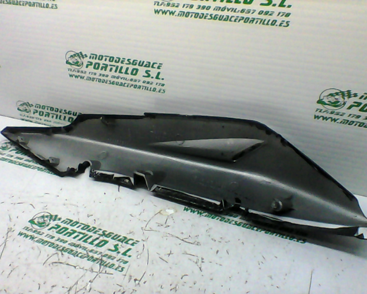 Carcasa lateral trasera derecha Honda CBF 250 (2004-2007)