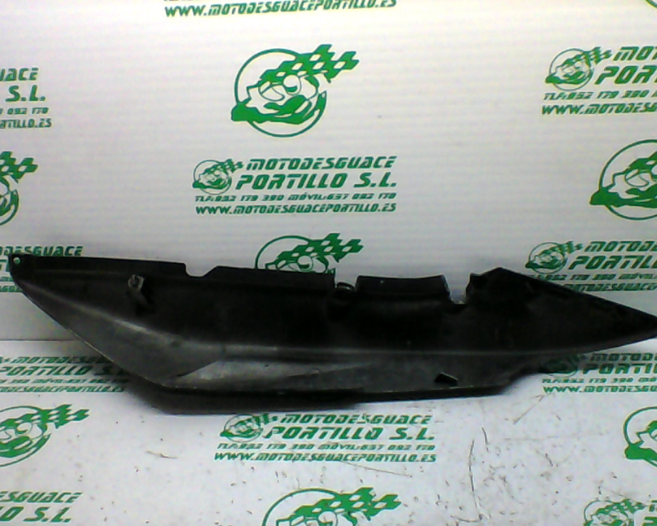 Carcasa lateral trasera derecha Honda CBF 250 (2004-2007)