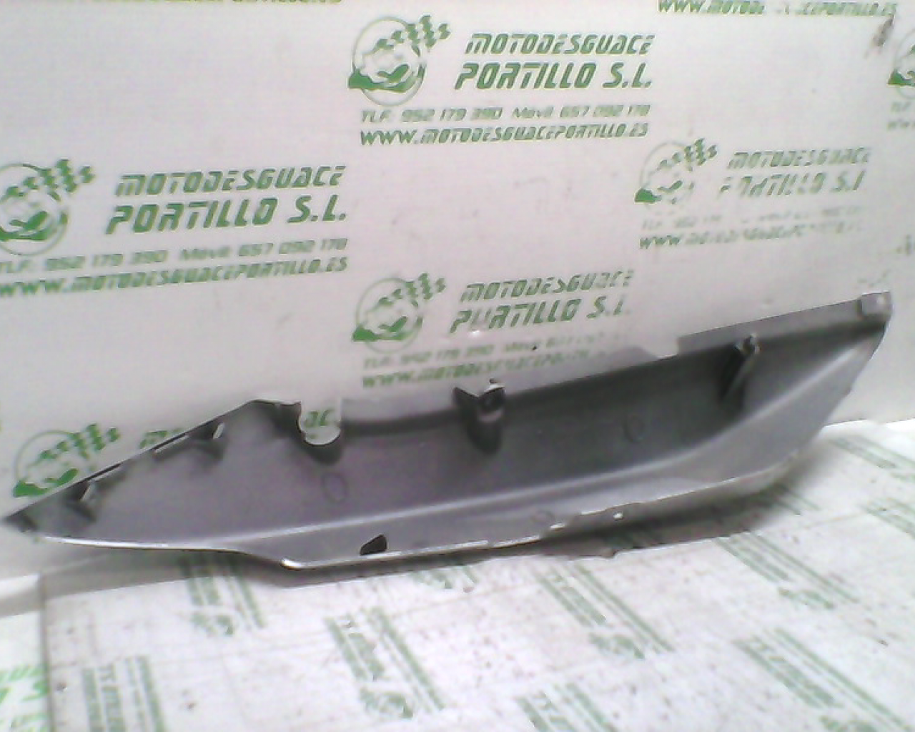 Carcasa lateral trasera izquierda Honda CBF 250 (2004-2007)