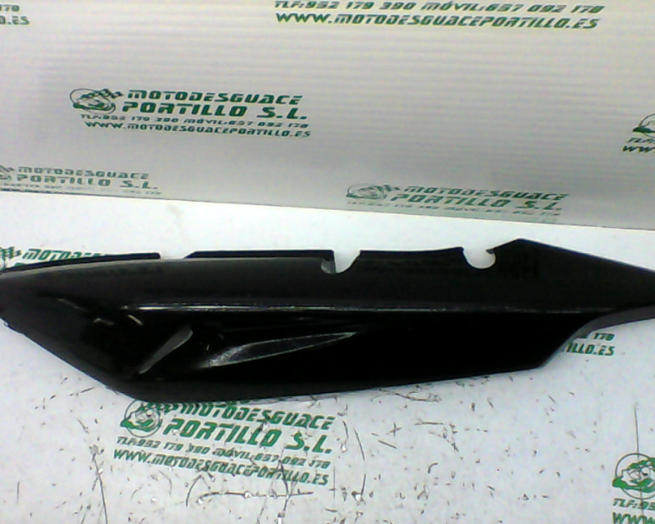 Carcasa lateral trasera izquierda Honda CBF 250 (2004-2007)