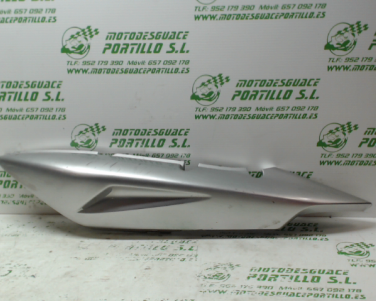 Carcasa lateral trasera izquierda Honda CBF 250 (2004-2007)