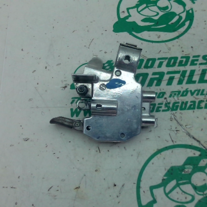 Soporte de retrovisor  izquierdo  Honda Dylan 125