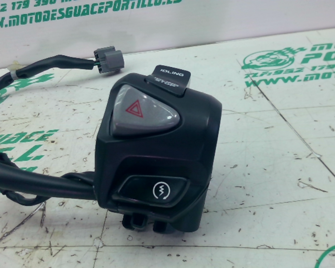 Pi&ntilde;a derecha  Honda FORZA 125 (2019-2019)