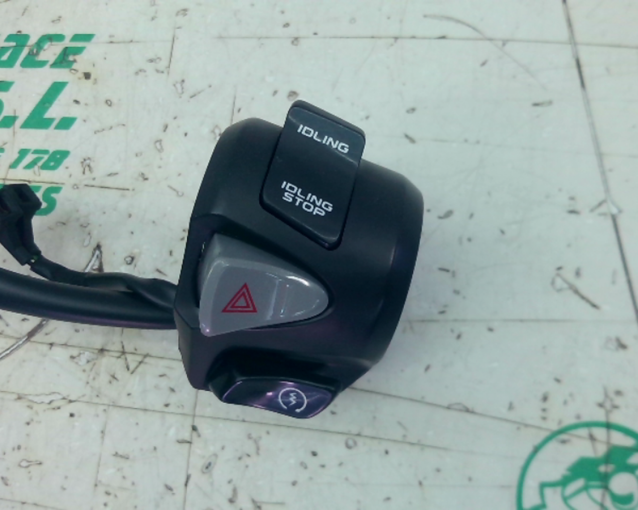 Pi&ntilde;a derecha  Honda FORZA 125 (2019-2019)