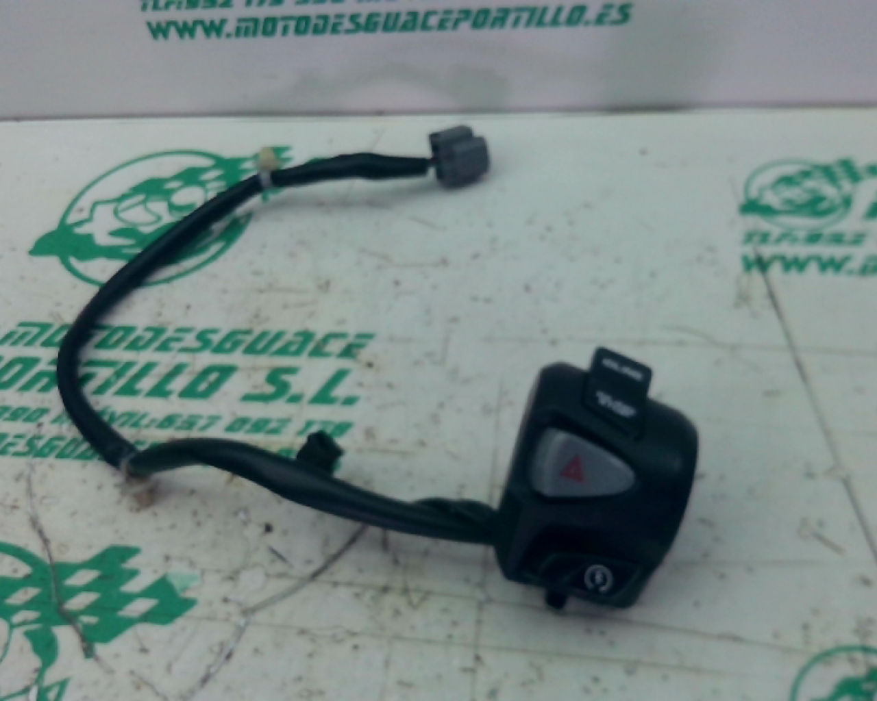 Pi&ntilde;a derecha  Honda FORZA 125 (2019-2019)