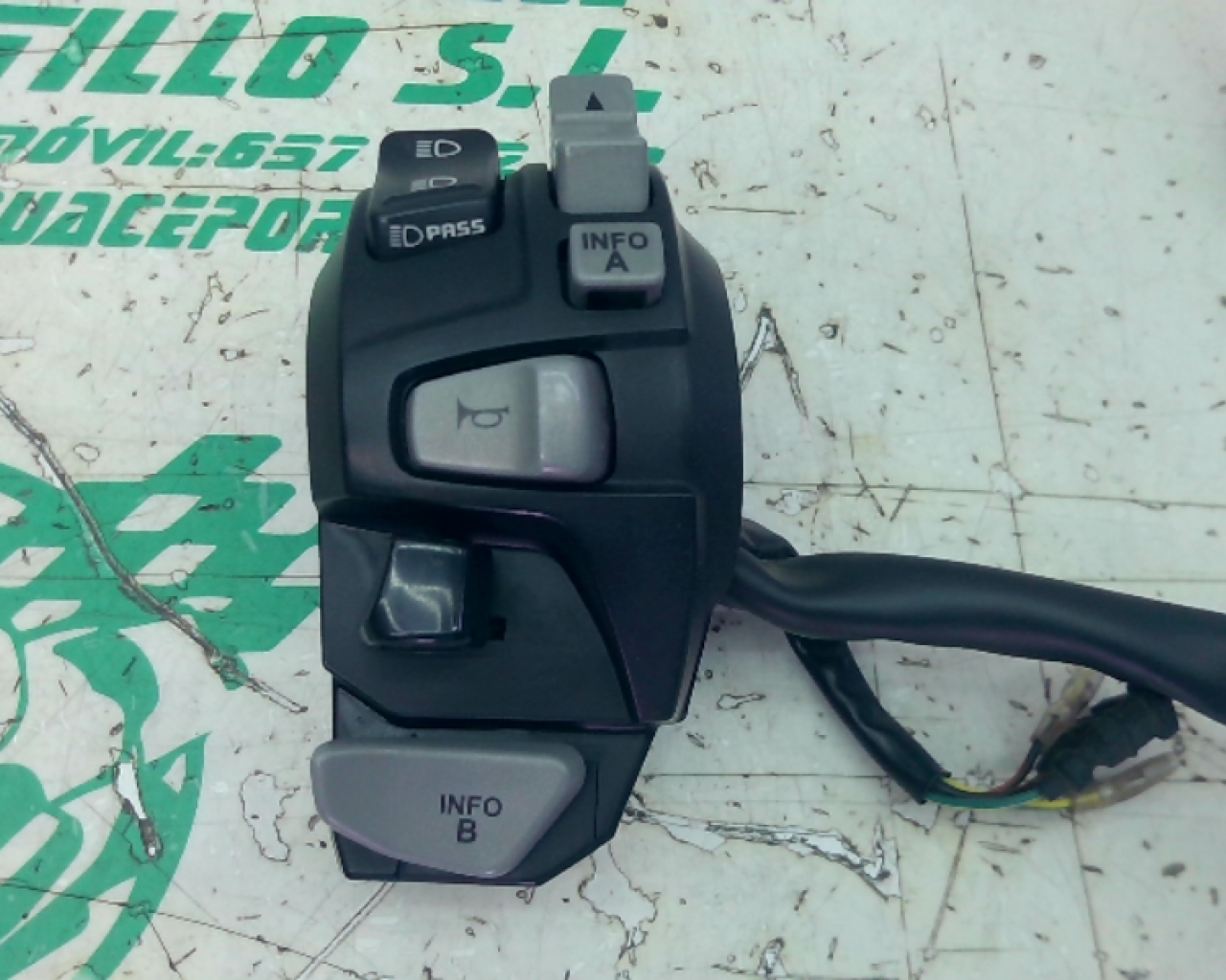 Pi&ntilde;a izquierda Honda FORZA 125 (2019-2019)