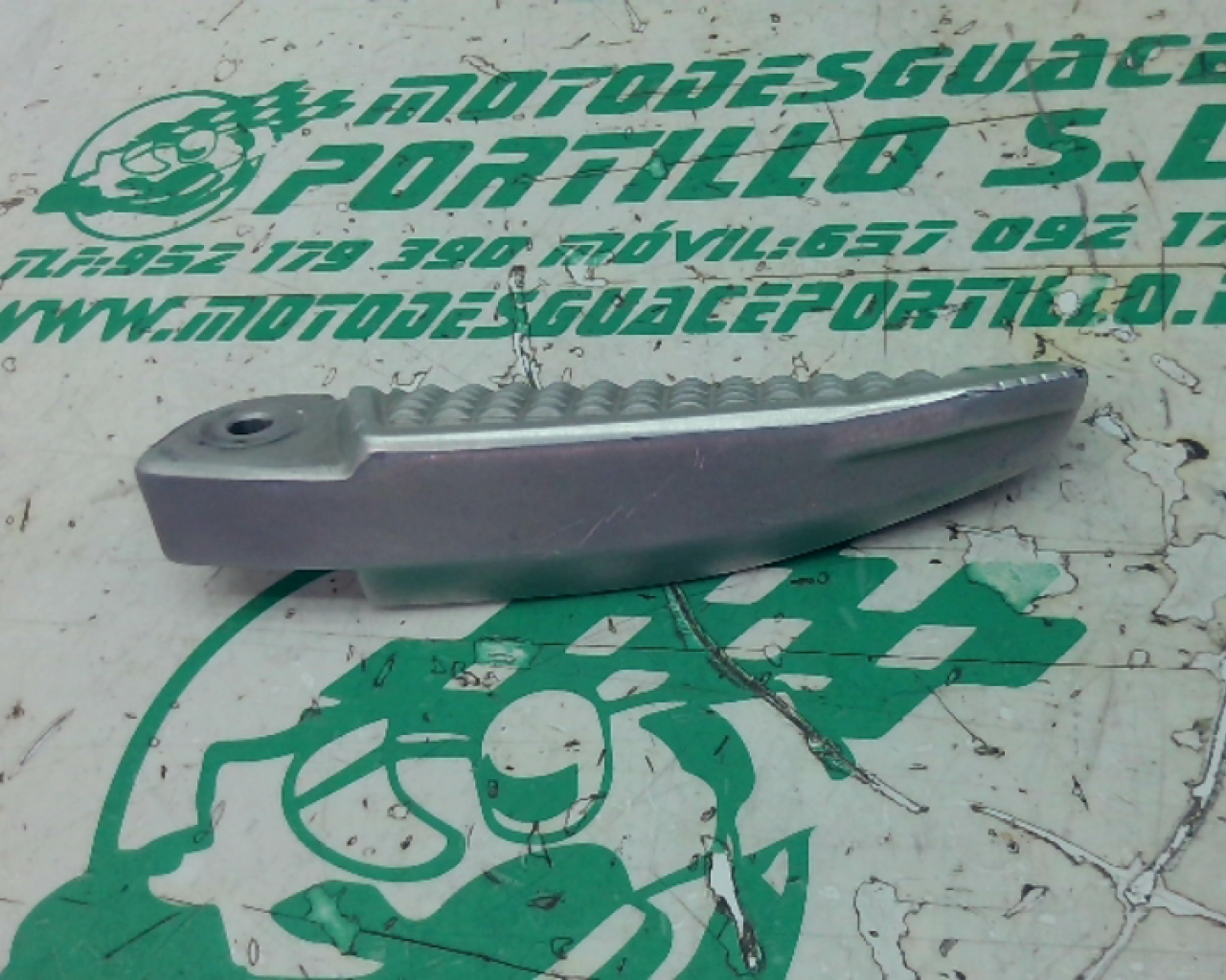 Reposapies trasero izquierdo Honda FORZA 125 (2019-2019)