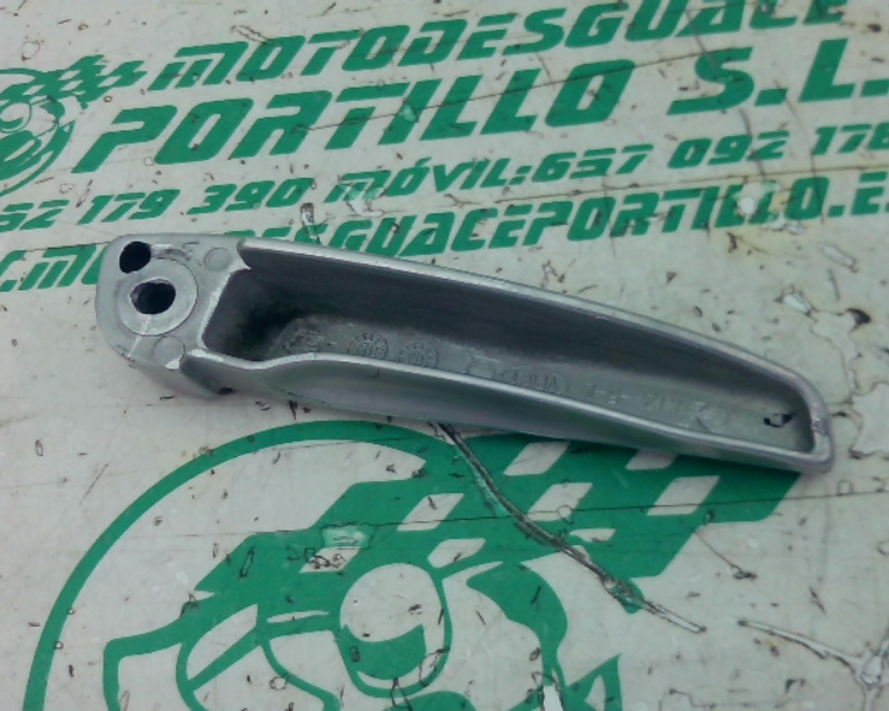 Reposapies trasero izquierdo Honda FORZA 125 (2019-2019)