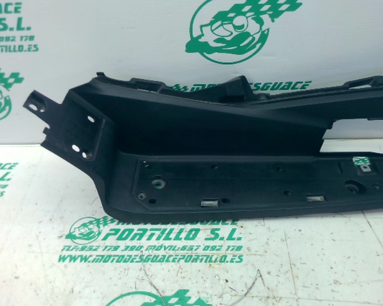 Suelo izquierdo Honda FORZA 125 (2019-2019)