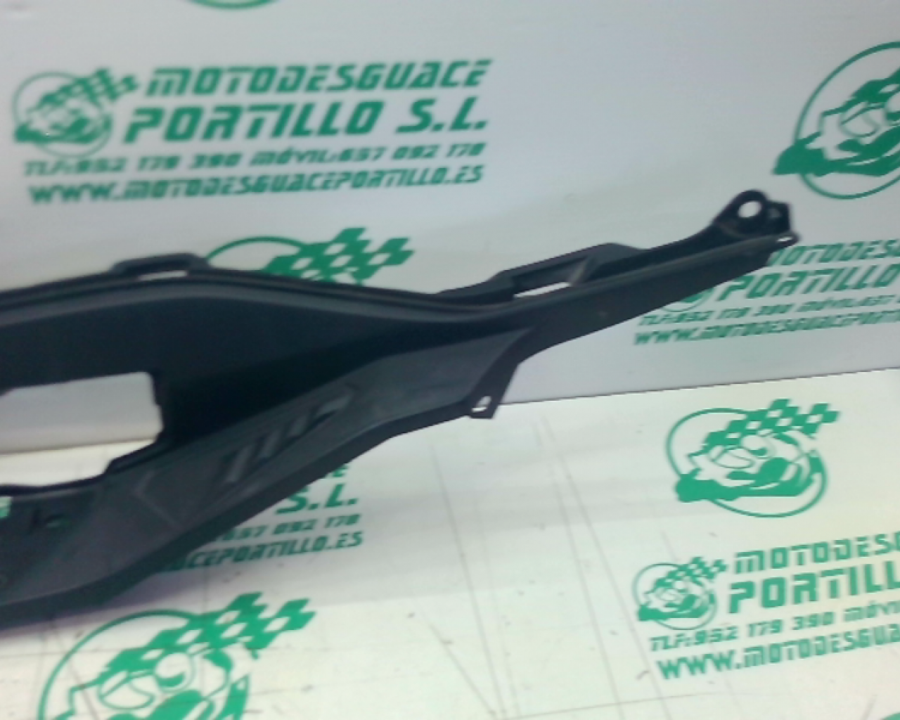 Suelo izquierdo Honda FORZA 125 (2019-2019)