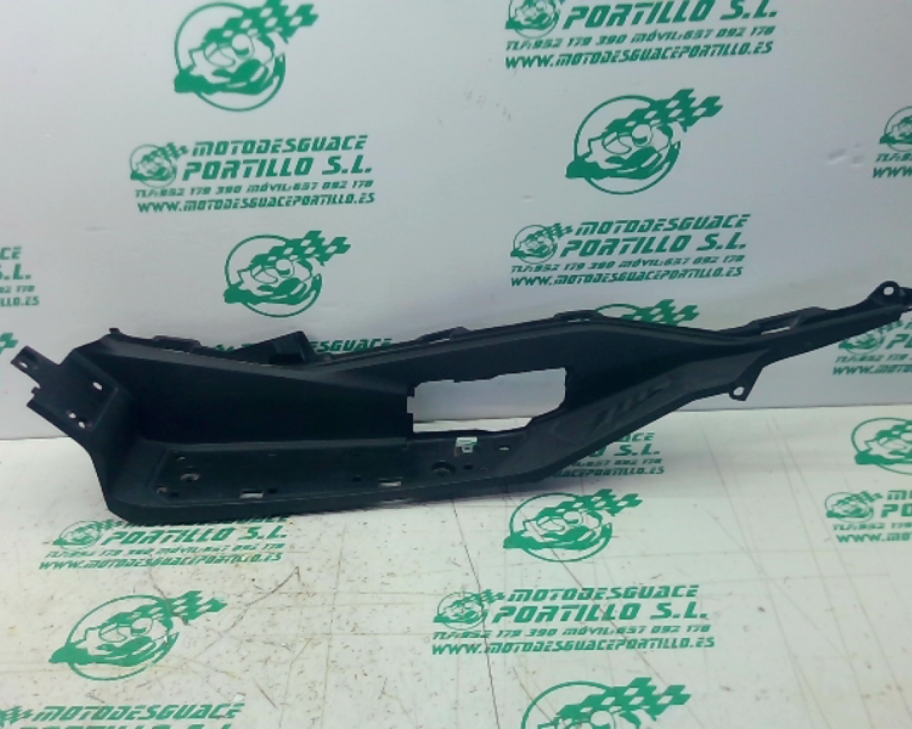 Suelo izquierdo Honda FORZA 125 (2019-2019)