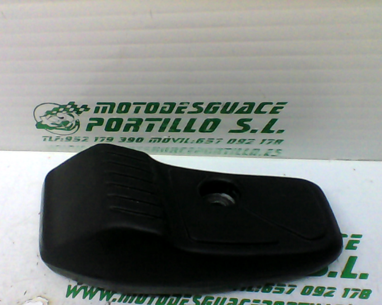 Reposapies trasero izquierdo Honda LEAD 100 (2006-2007)