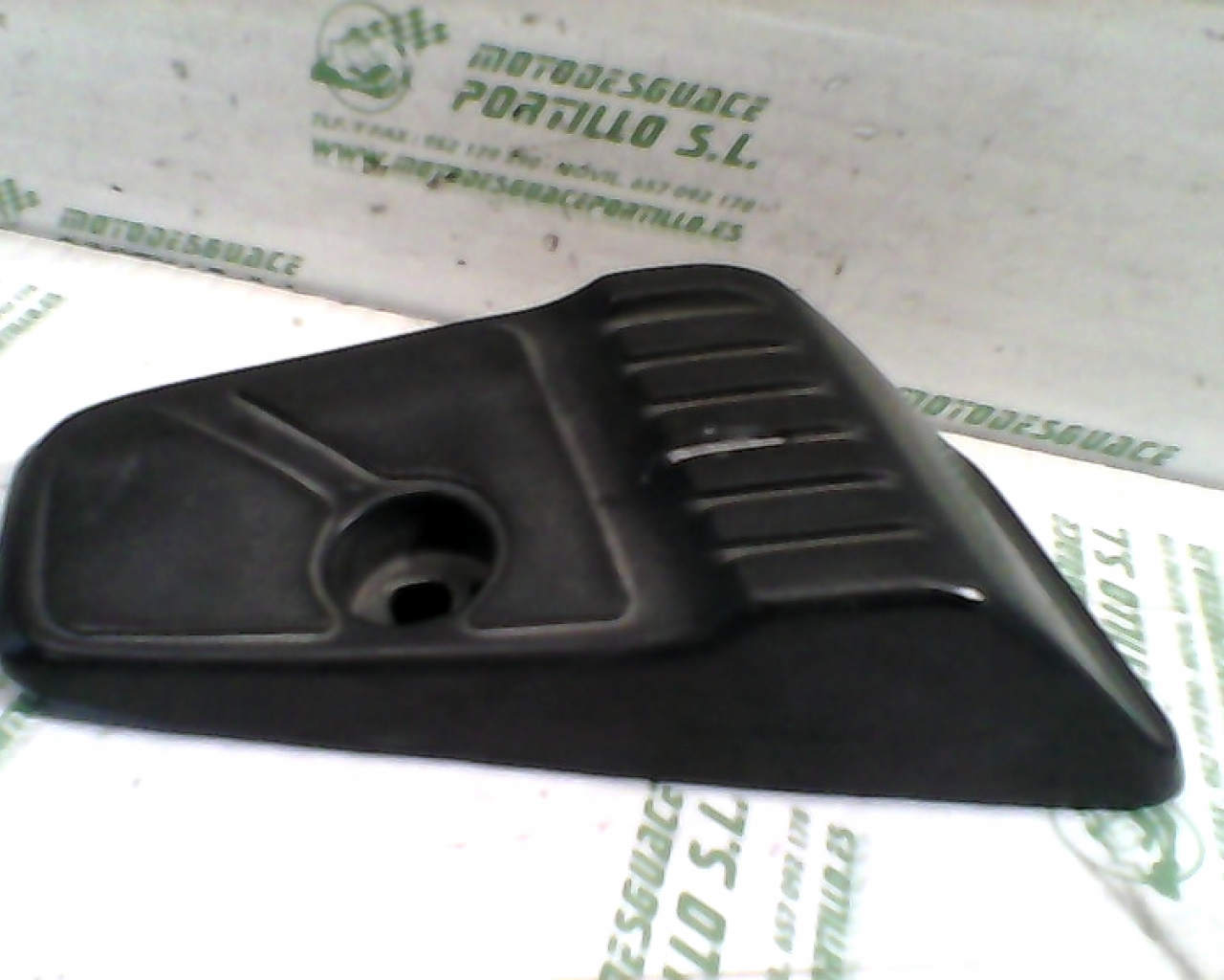 Reposapies trasero izquierdo Honda LEAD 100 (2006-2007)