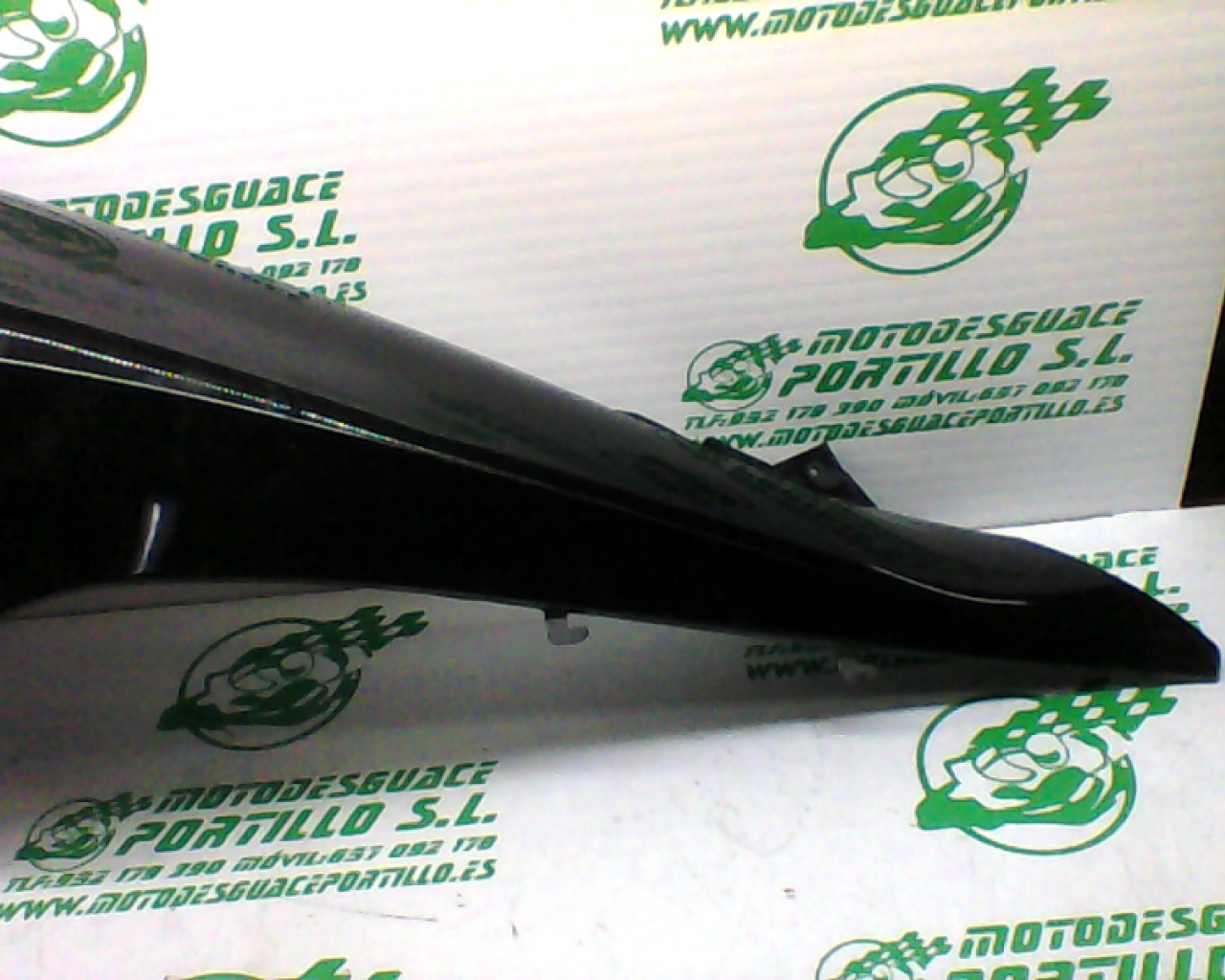 Carcasa bajo asiento derecho Honda Pcx 125 (2010-2012)