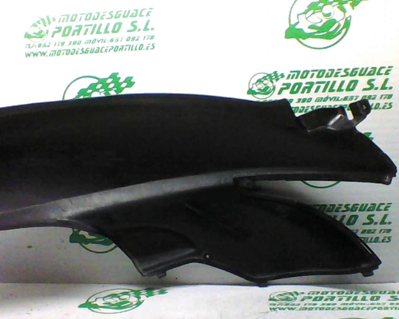 Carcasa bajo asiento izquierdo Honda SH   125 (2004-2007)