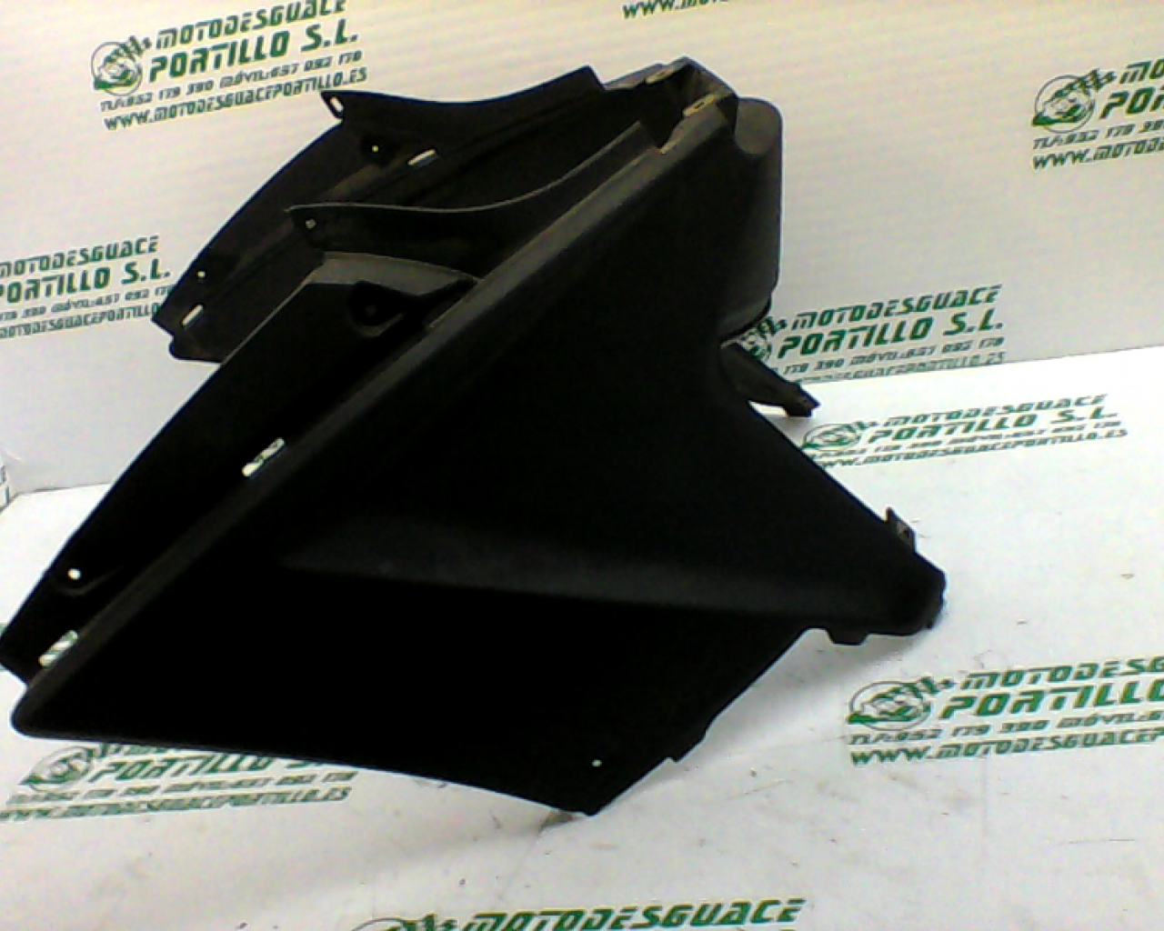 Carcasa bajo asiento Kymco Agility city  125 (2009-2012)