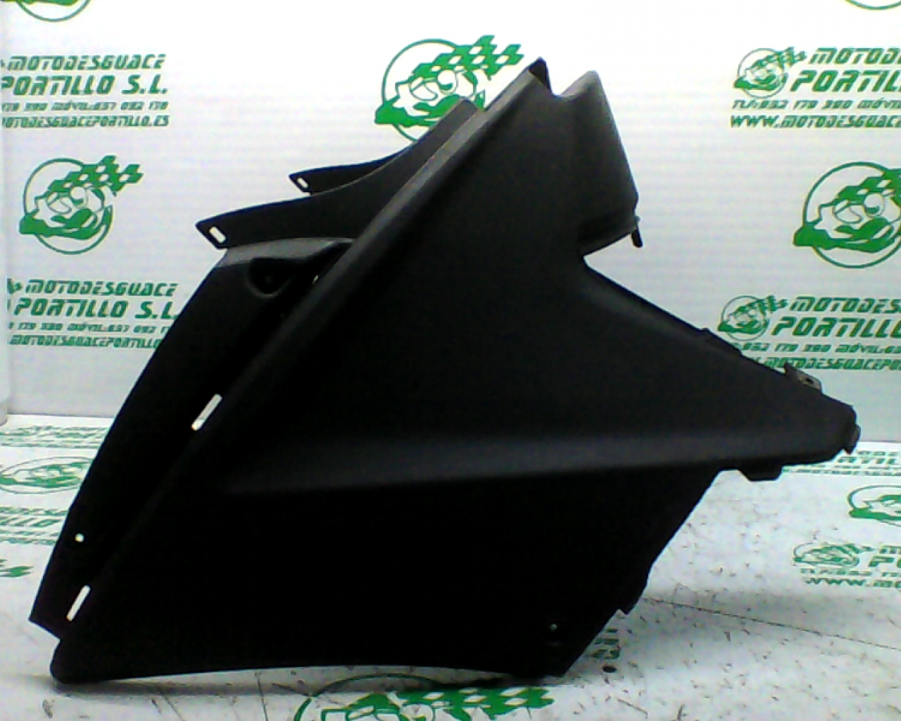 Carcasa bajo asiento Kymco Agility city  125 (2009-2012)
