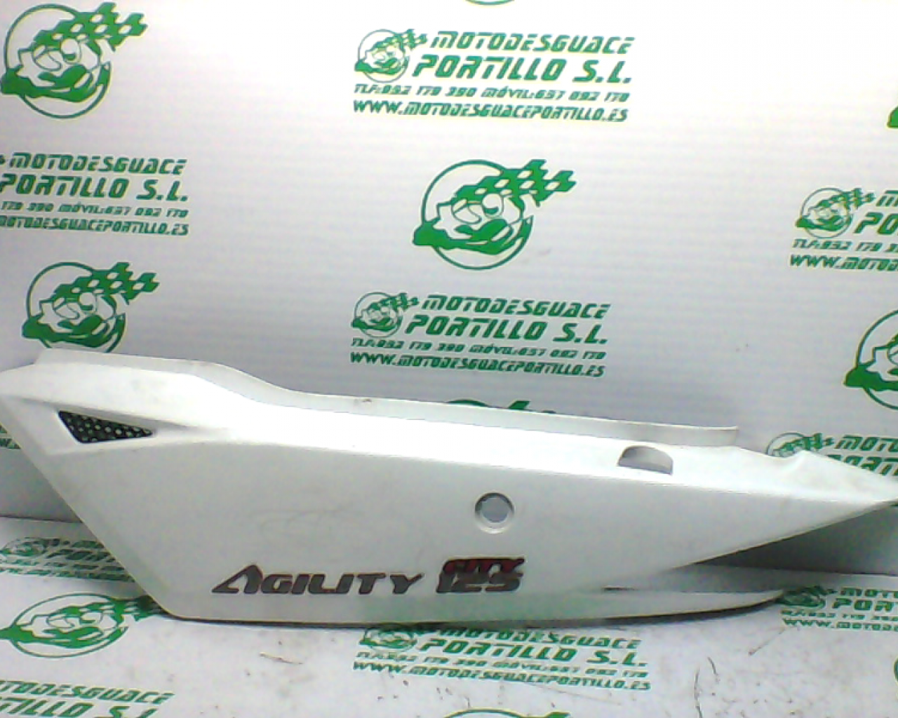 Carcasa bajo asiento izquierdo Kymco Agility city  125 (2009-2012)