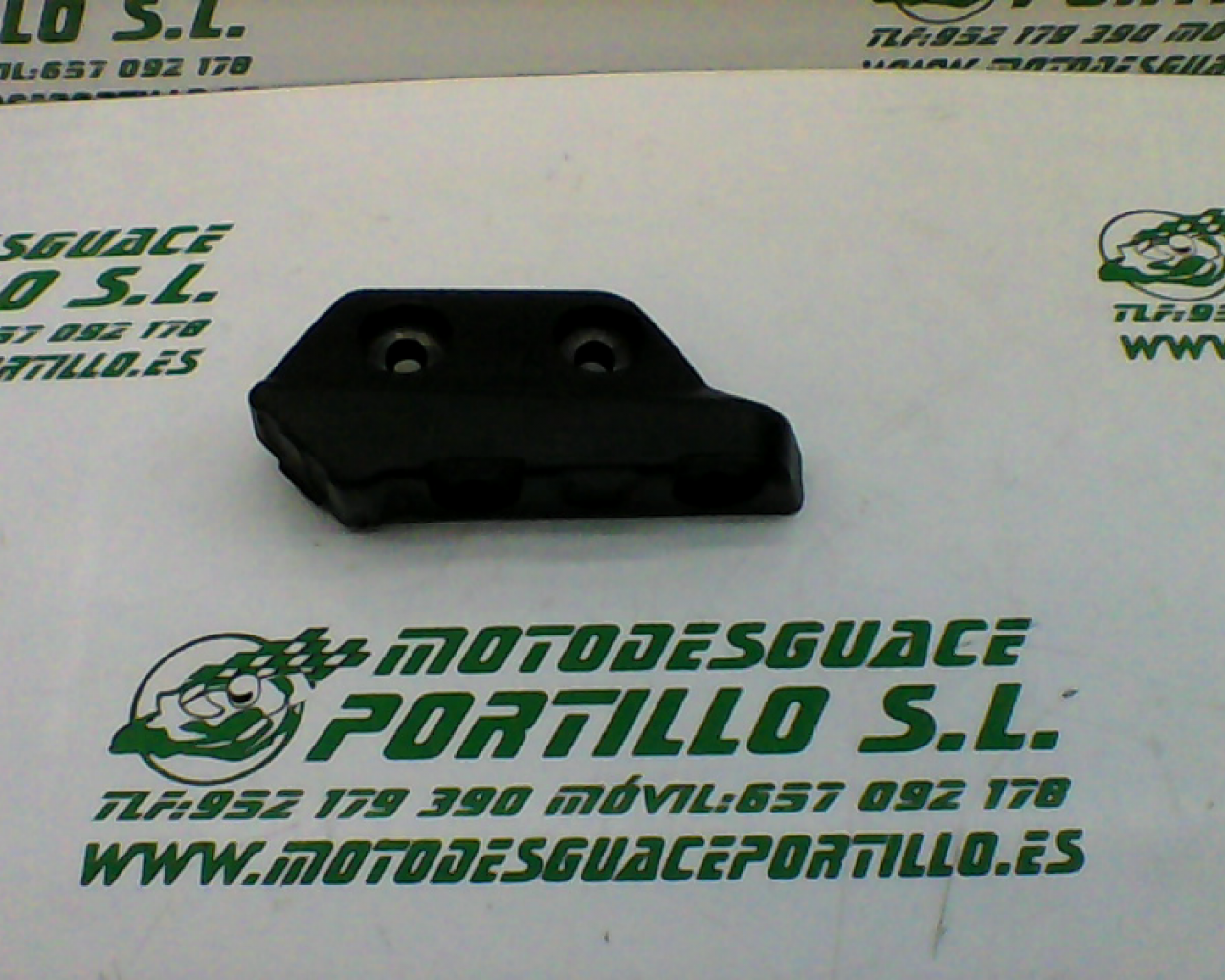 Embellecedor de reposapie derecho Kymco Agility city  125 (2009-2012)