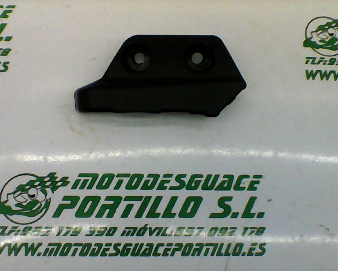 Embellecedor de reposapie izquierdo Kymco Agility city  125 (2009-2012)